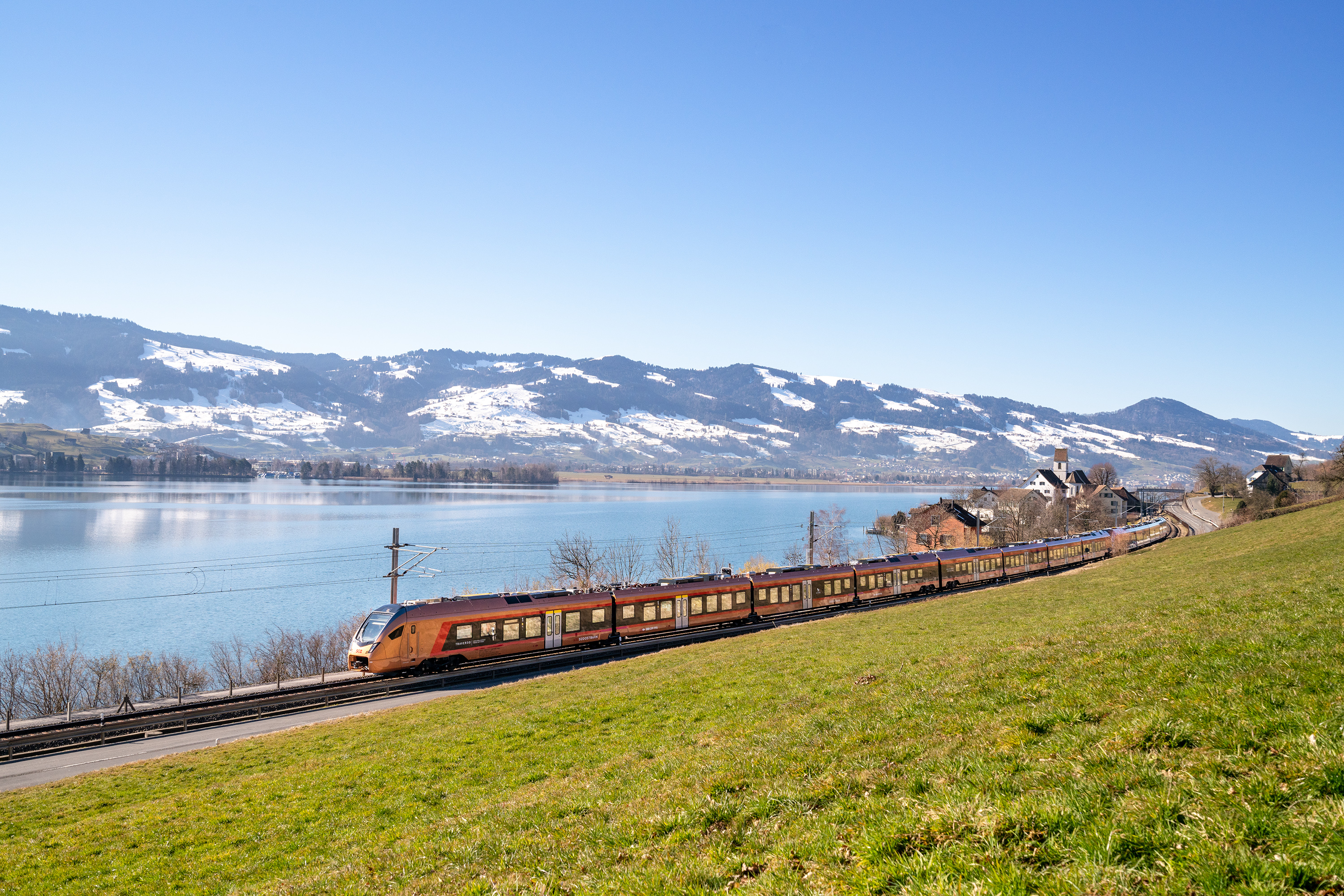 Voralpen-Express near Bollingen on Lake Zurich Voralpen-Express near Bollingen on Lake Zurich